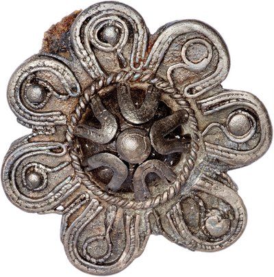 Flower-shaped brooch