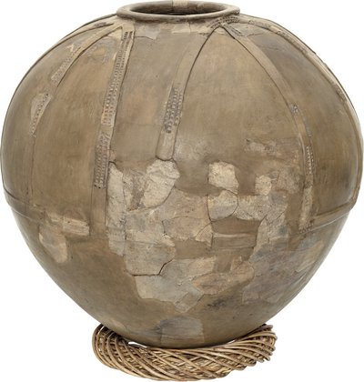 Relief-ribboned amphora